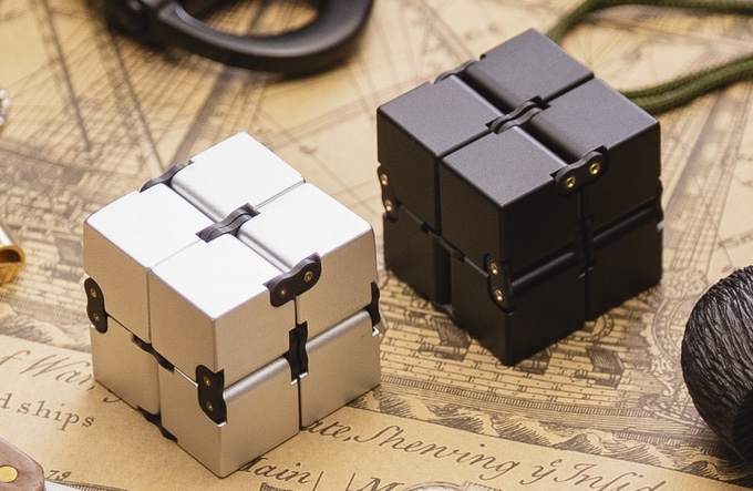Infinity Cube in Black