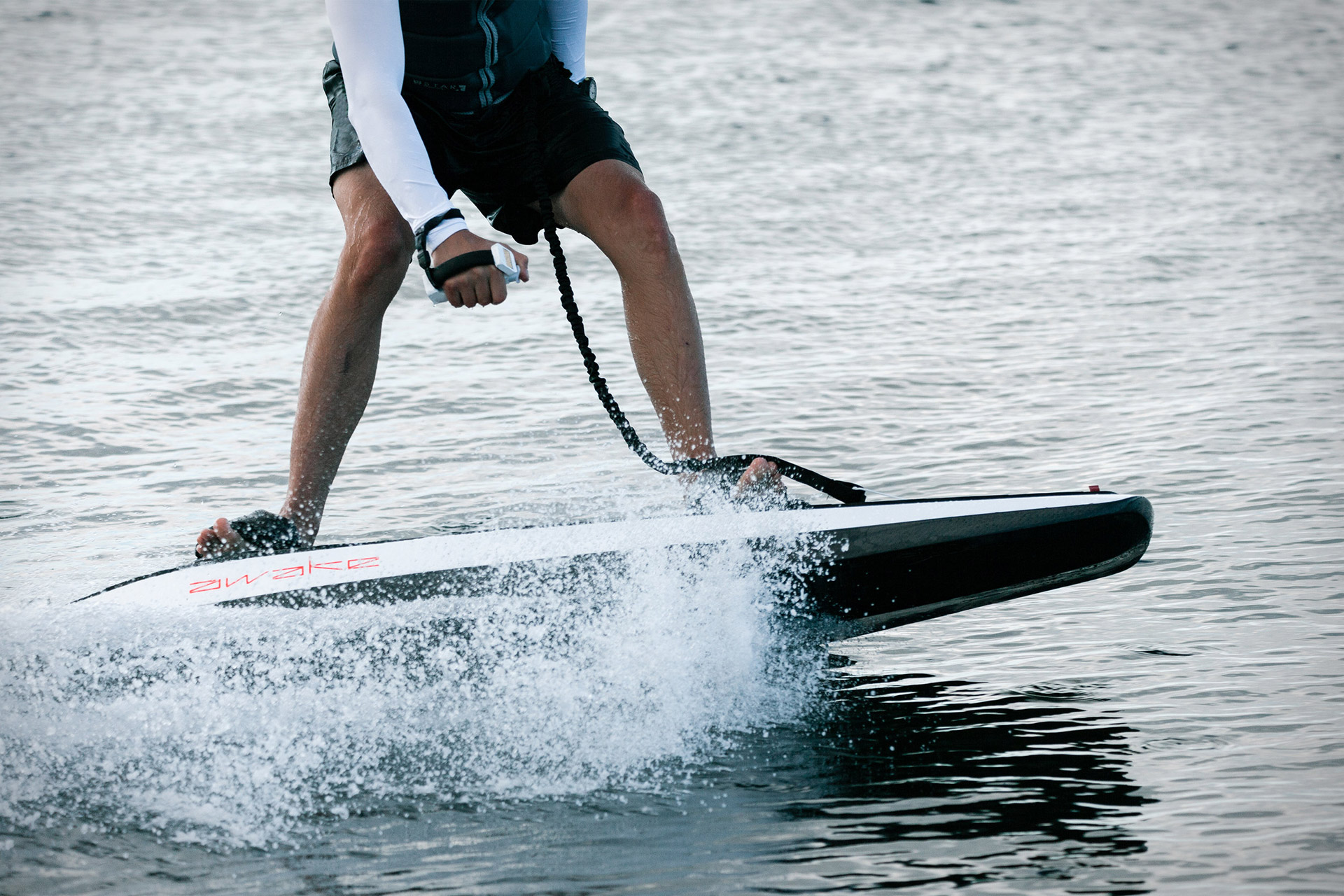 Awake-Ravik-Electric-Surfboard-In-Action-3