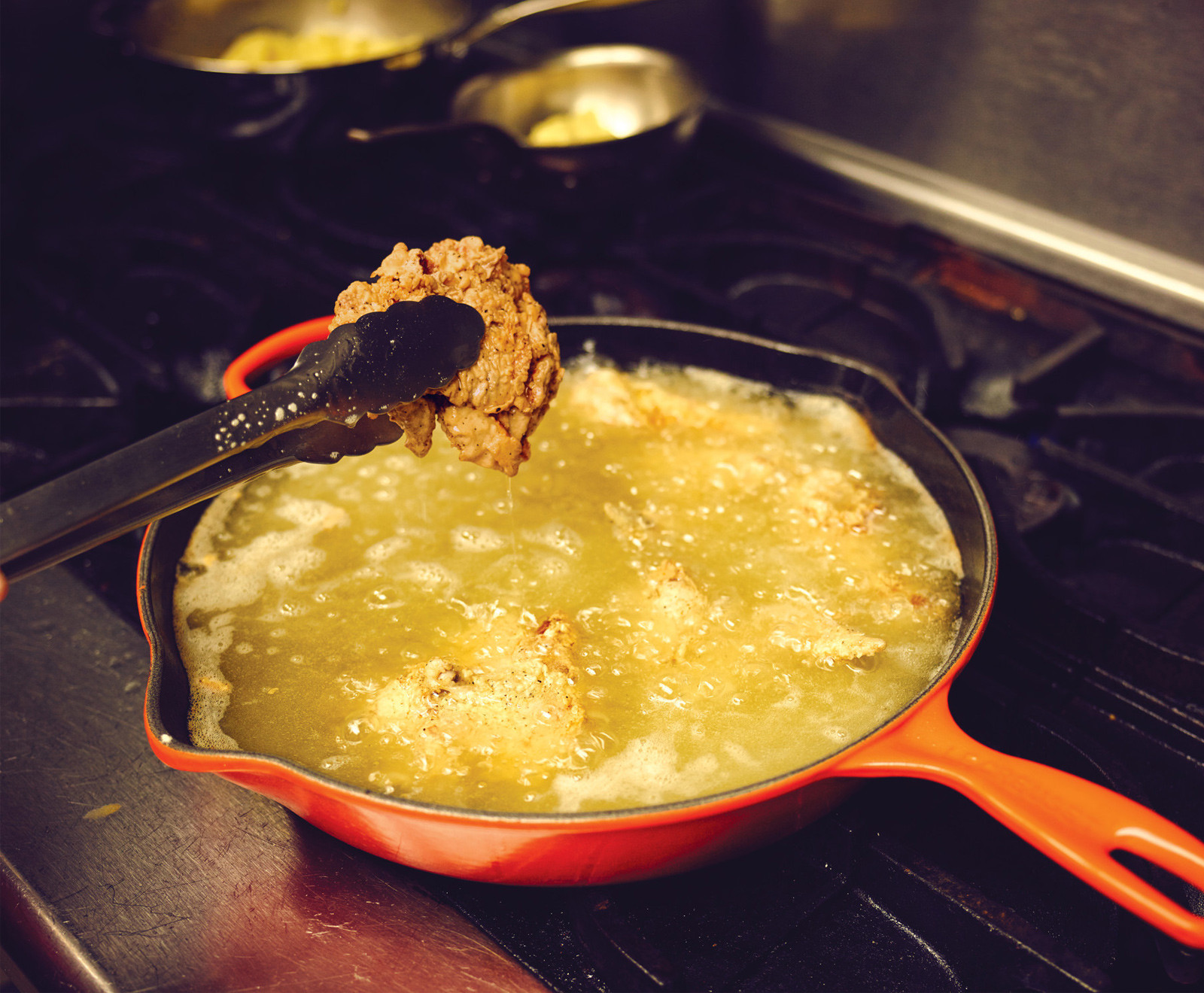 Le Creuset Signature Cast Iron Skillet 2